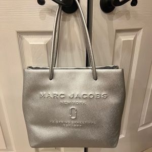 Like new, barely used Marc Jacobs East/West Bag